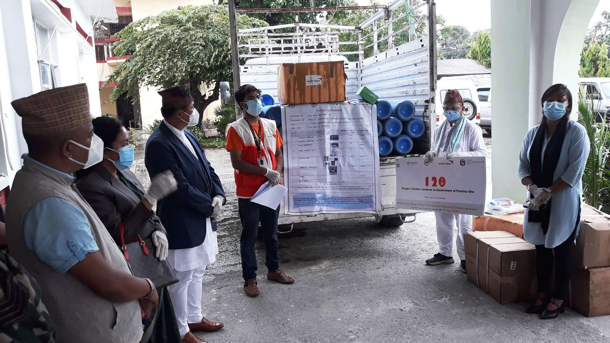 प्रदेश १ सरकारलाई वर्ल्ड भिजनले दियो ३४ लाख ८१ हजारको स्वास्थ्य सामग्री